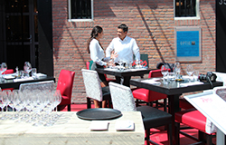 Maaltijdbezorging: cao horeca of toch contractcatering?