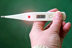 Mag een werkgever de temperatuur opnemen van een werknemer?